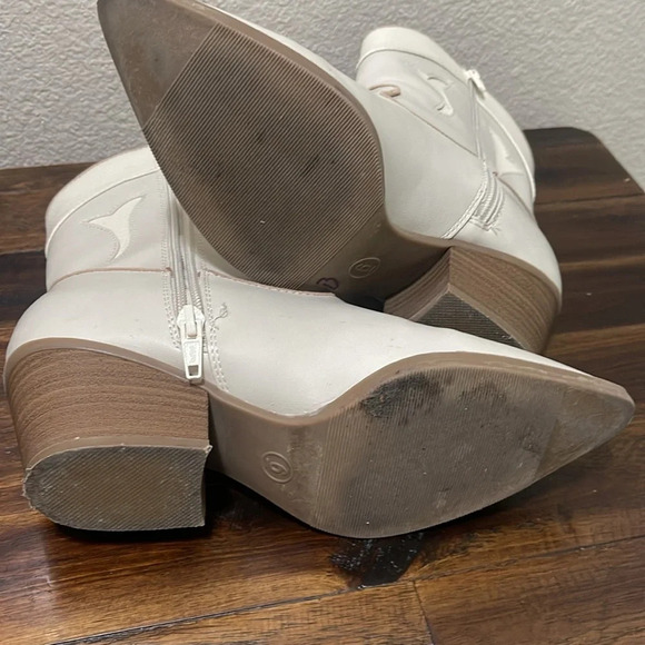 Universal Thread Cream Beige Western Rodeo Cowboy Cowgirl Pointy Boots Booties 6 - Picture 12 of 16